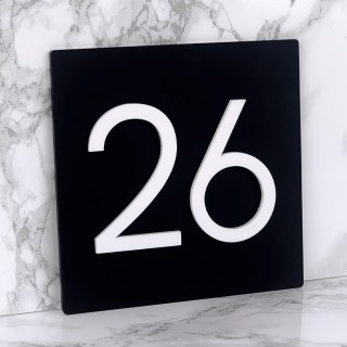 Zwart huisnummerbord met witte 3D cijfers - 12x12cm