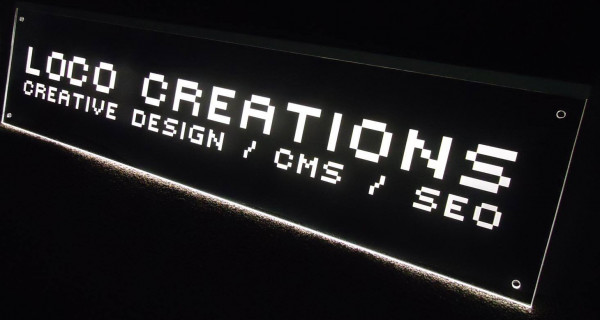 logo met witte led verlichting