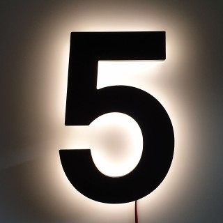 Mat zwart huisnummer met verlichting 20 cm hoog - Nummer 5