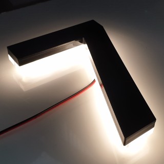Mat zwart huisnummer met verlichting 20 cm hoog - Nummer 7