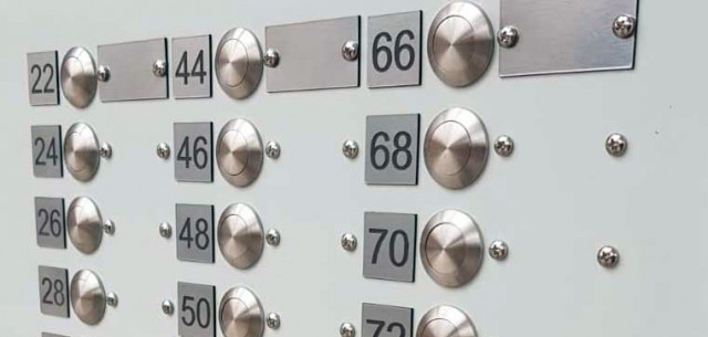 kunststof naam- en nummerkaartjes RVS look op bellentableau