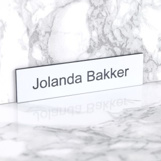 Zelfklevend wit naamplaatje